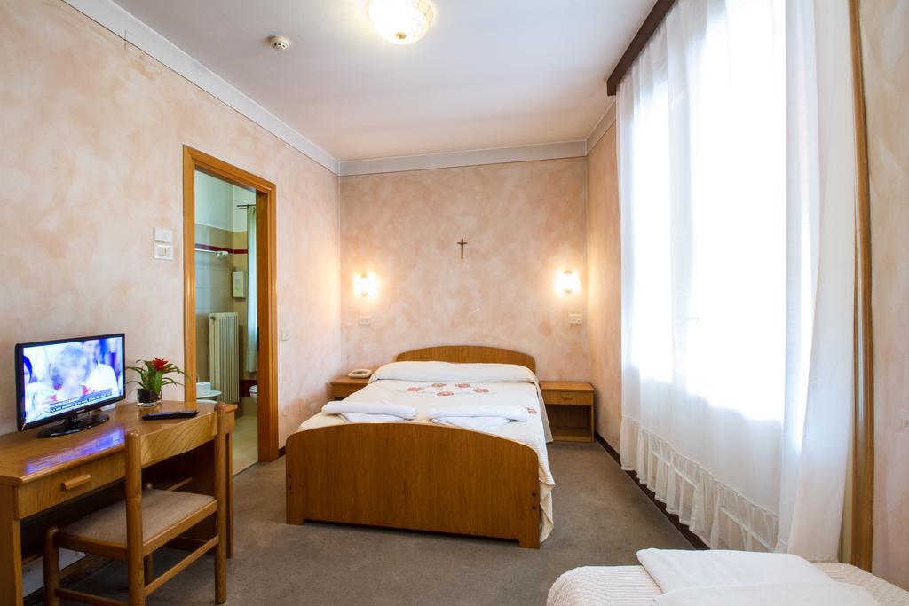 Albergo Ristorante Da Felice Loria Zewnętrze zdjęcie